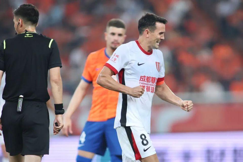 开云体育-曝周定洋将加盟新鹏城！双方已签约，记者：一点让他选择深圳