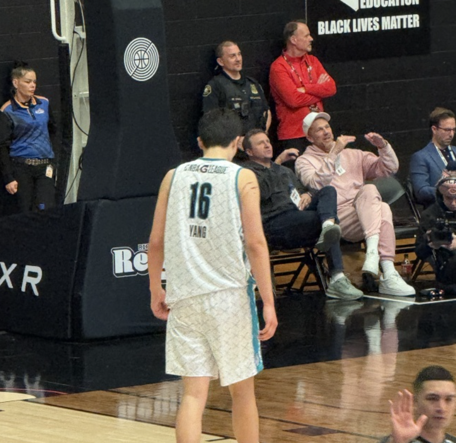 开云中国官网-14+17！杨瀚森G联赛游刃有余！球权不多杀伤力拉满，篮下几乎无解