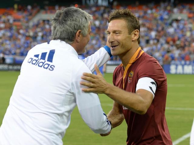 开云中国官网-托蒂捍卫穆帅：名帅需好兵 红狼争冠要有冠军球员