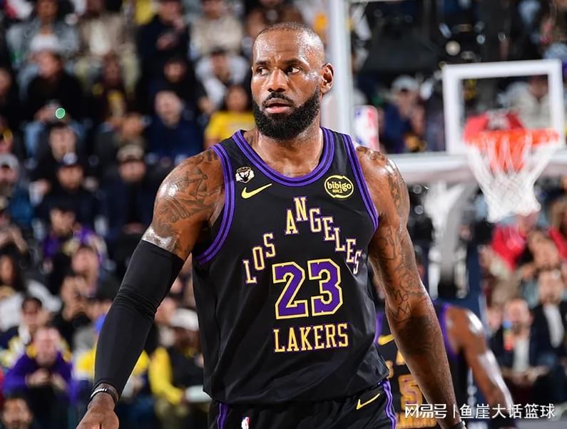 开云官方网站-湖人两大败因出炉，老詹回应质疑！东契奇两人真该批，雷迪克不满